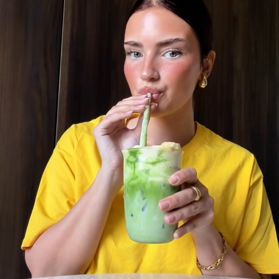 Un smoothie banane et matcha très coloré !